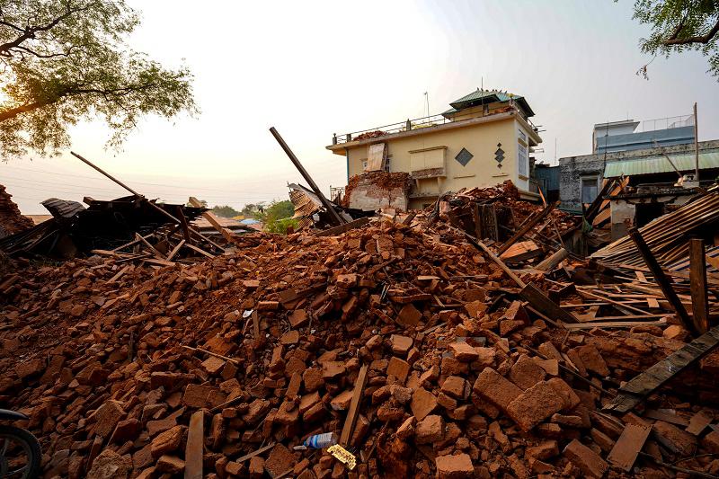 Rains add to challenge for Myanmar quake relief, toll at 3,471
