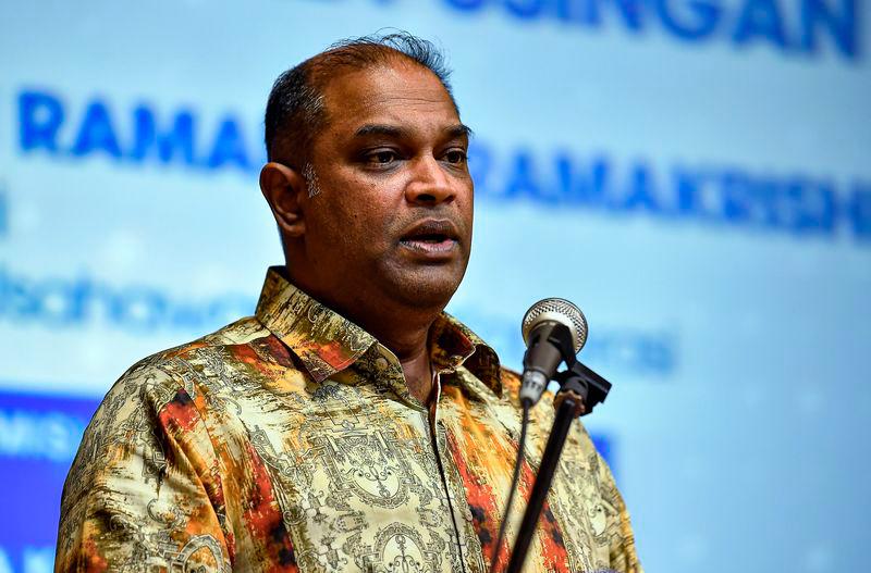 Ramanan gives RM100,000 aid to Sungai Buloh flood victims, tahfiz centre