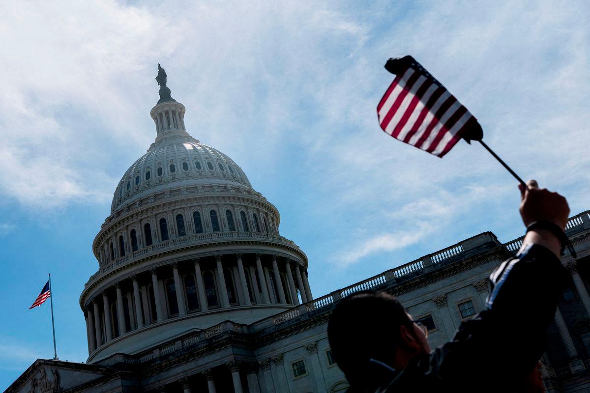 Republican holdouts to huddle at White House over Trump's tax-cut bill