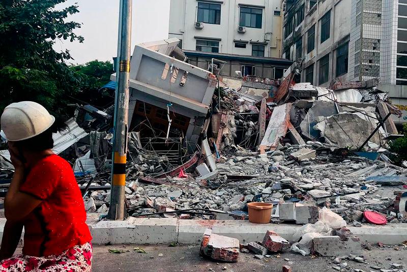 Rescuers dig for survivors after huge quake hits Myanmar, Thailand Rescuers dig for survivors after huge quake hits Myanmar, Thailand