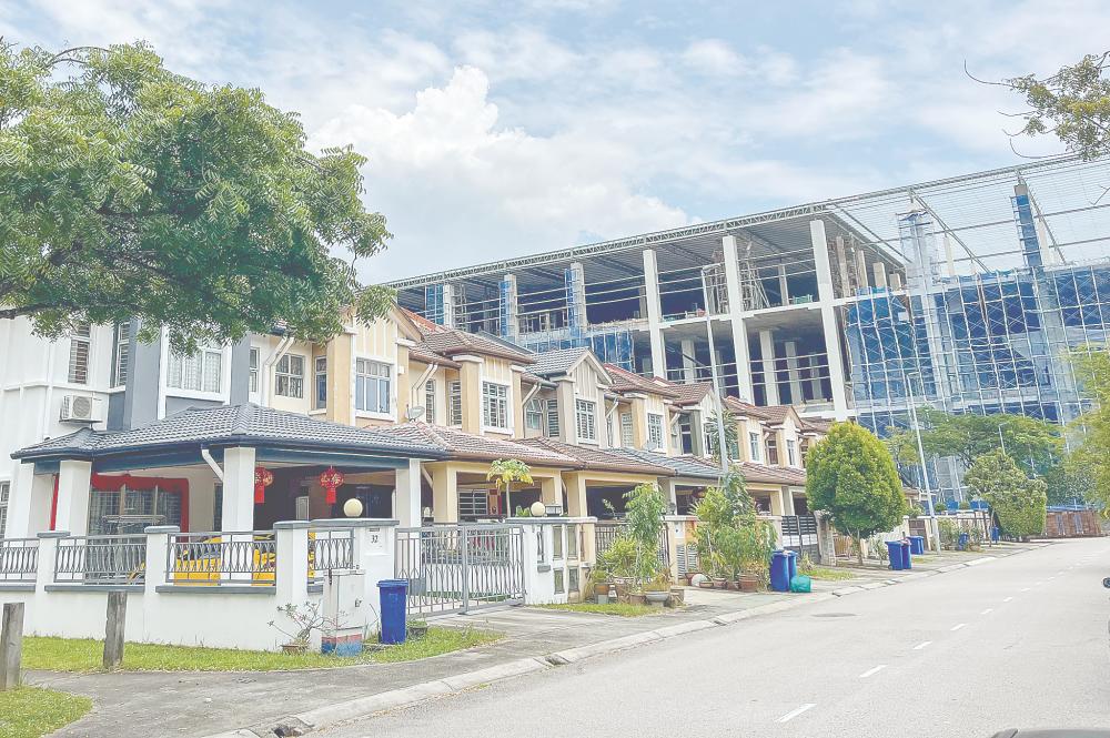 Residents cry foul over warehouse construction din Residents cry foul over warehouse construction din
