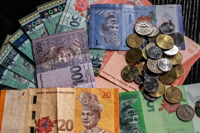 Ringgit_rebounds_against_US_dollar_amid_political_uncertainty Ringgit rebounds against US dollar amid political uncertainty