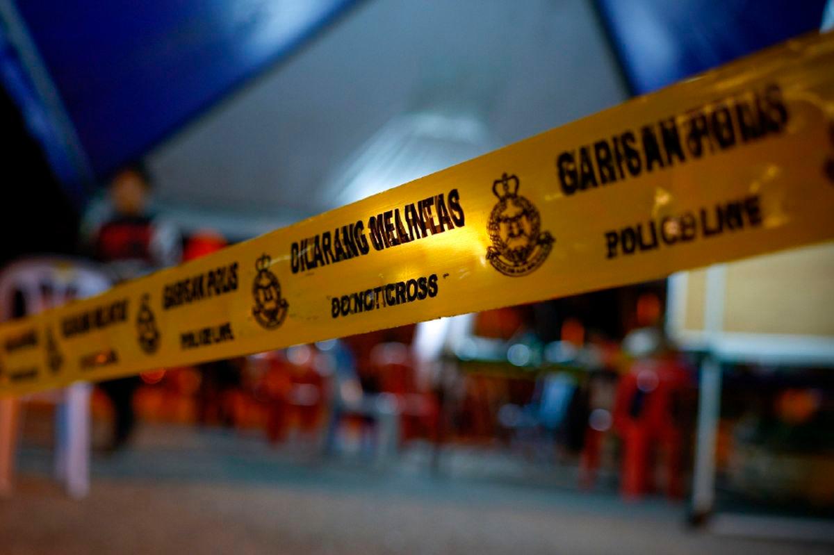 Rotting body of naked man found hanging from tree in oil palm plantation