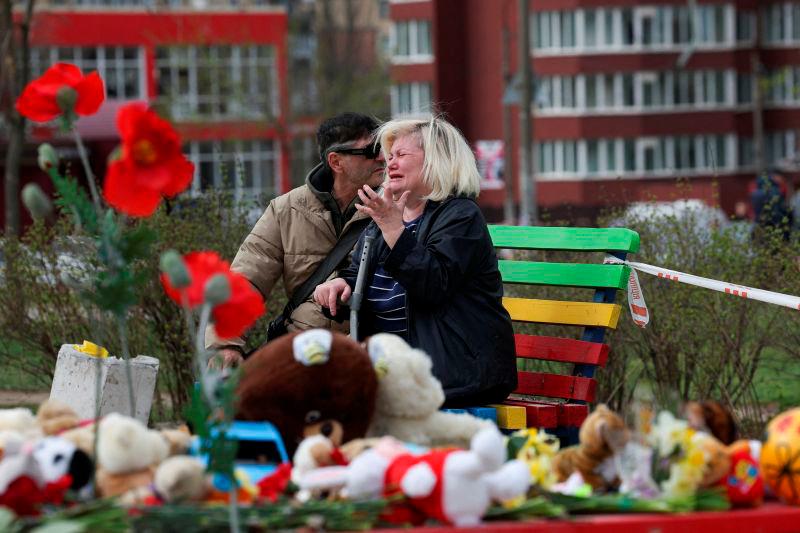 Russian strike kills 18 in Ukrainian president's home city