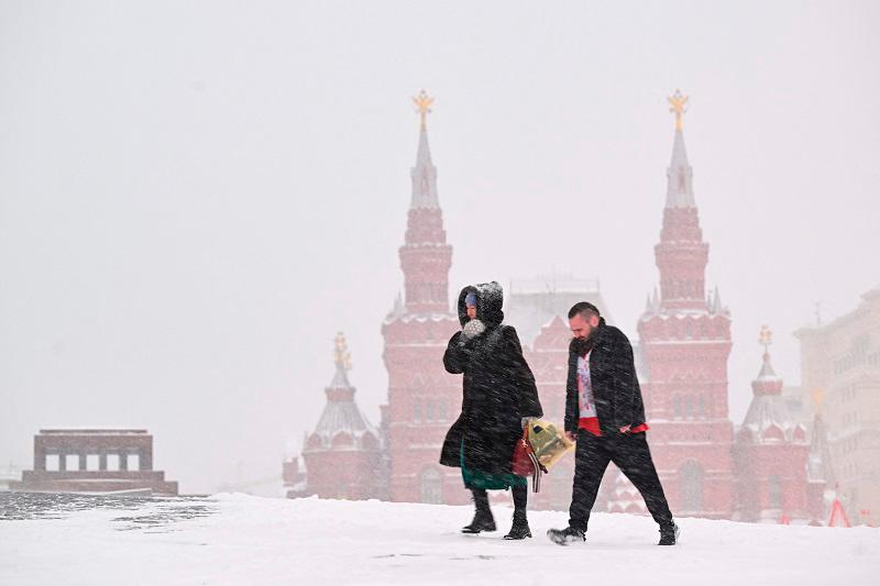 Russia’s St Petersburg airport reopens after heavy snowfall halts operations Russia’s St Petersburg airport reopens after heavy snowfall halts operations