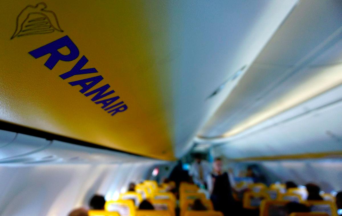 Ryanair says will fine 'disruptive passengers' 500 euros Ryanair says will fine 'disruptive passengers' 500 euros