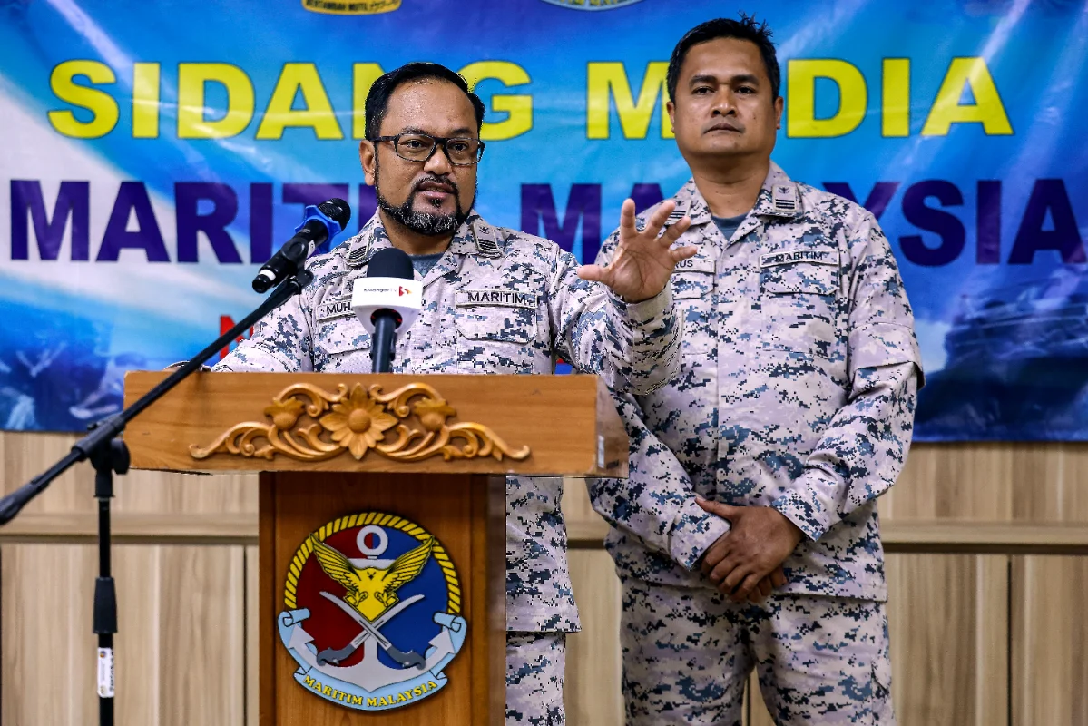 Two passenger boats detained for overloading off Port Klang Two passenger boats detained for overloading off Port Klang