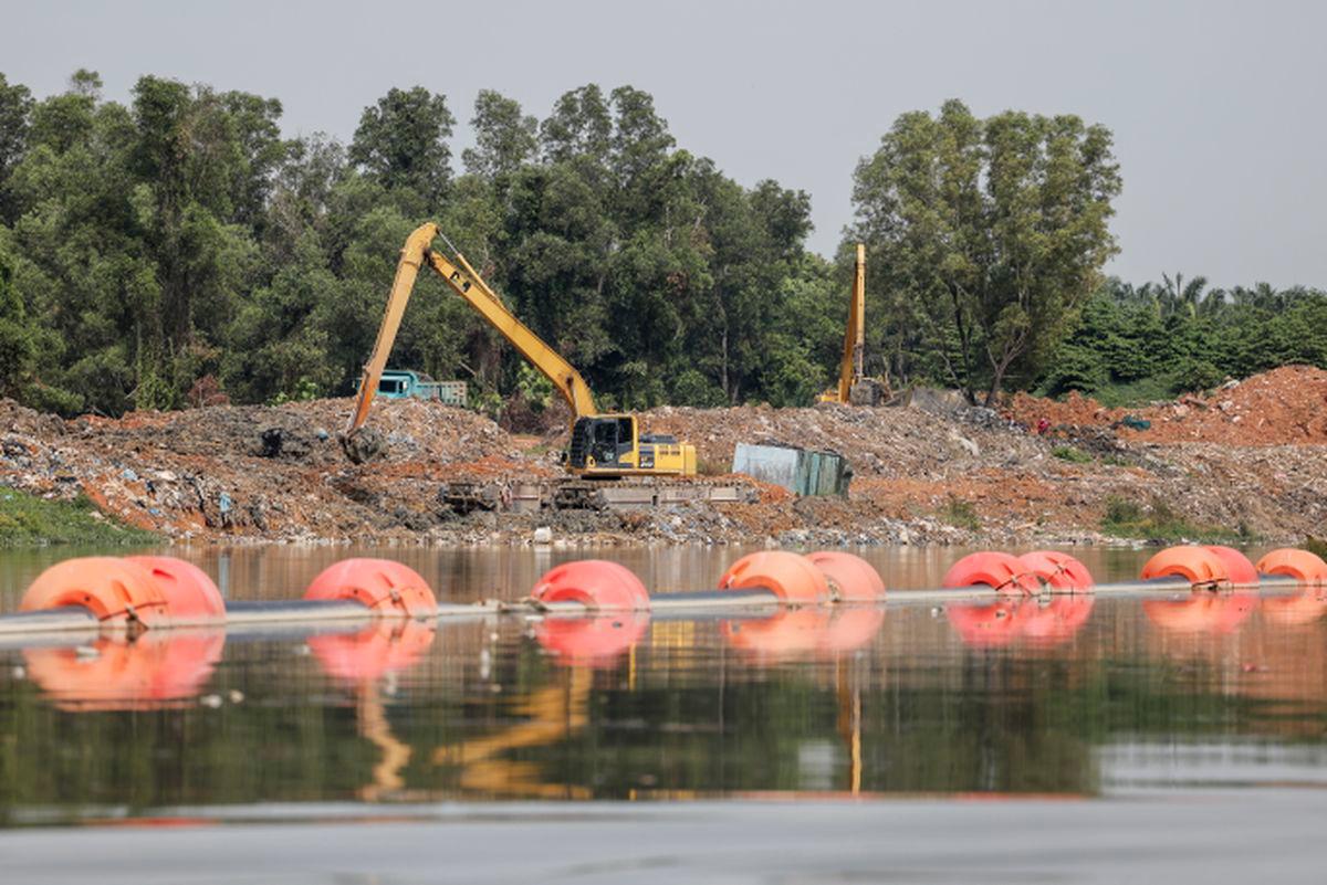 SMG Project uncovers over 10 bodies in Sungai Klang, including infant