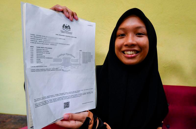 SPM top scorer from foster family background gets MARA sponsorship to further studies