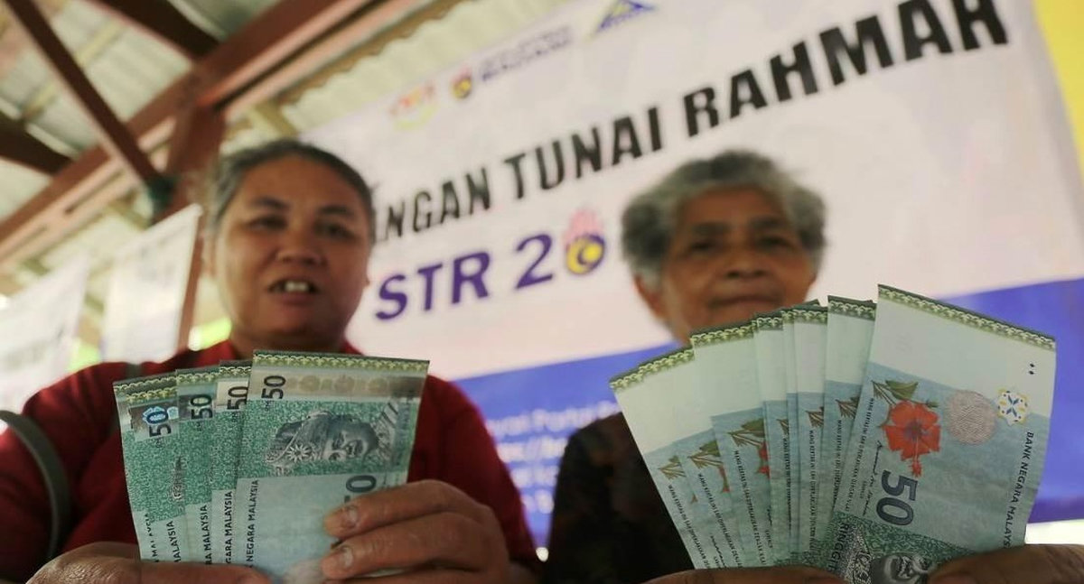 Sabah distributes STR cash aid to unbanked B40 recipients