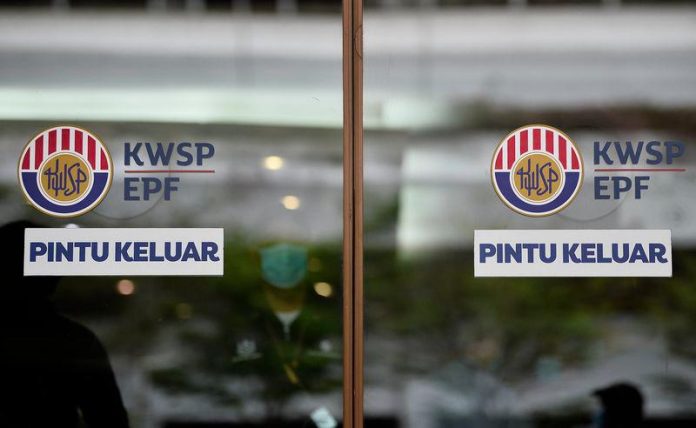 Sarawak retirees allegedly finds extra RM320,000 in EPF savings, turns out to be system glitch