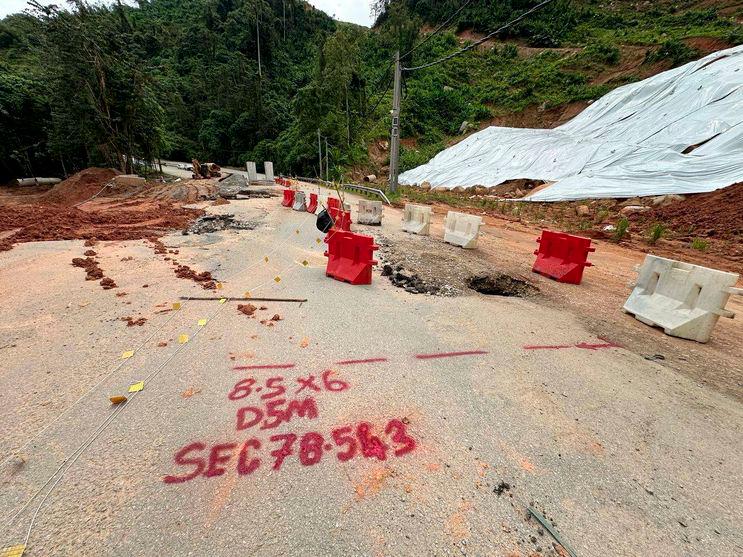 Satu lagi lubang benam di Jalan Gua Musang–Lojing, laluan ditutup sepenuhnya 