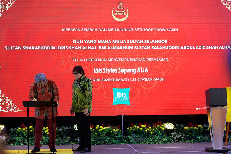 Selangor Sultan graces ibis Styles Sepang KLIA opening Selangor Sultan graces ibis Styles Sepang KLIA opening