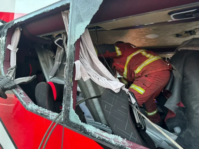 Seorang_maut__15_cedera_dalam_kemalangan_bas_dan_lori_di_PLUS_Rawang