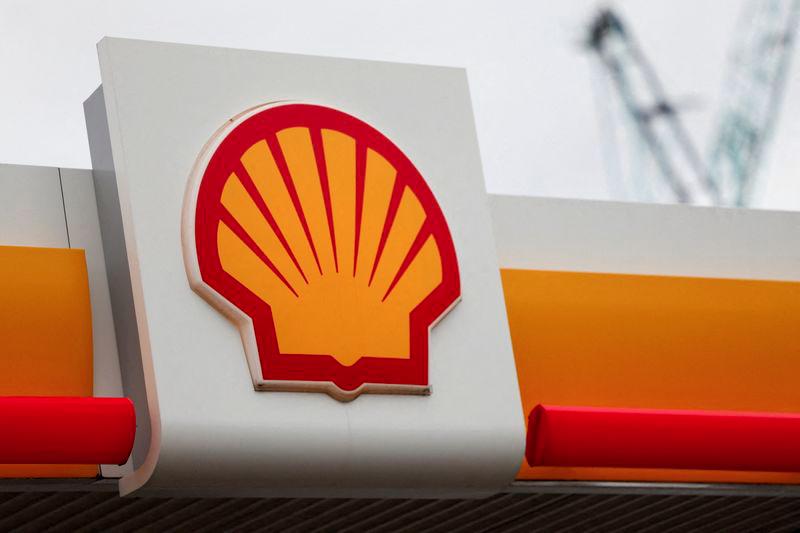 Shell profit beats expectations, buybacks kept steady Shell profit beats expectations, buybacks kept steady