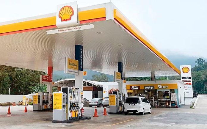 Shell to slash costs and boost LNG focus