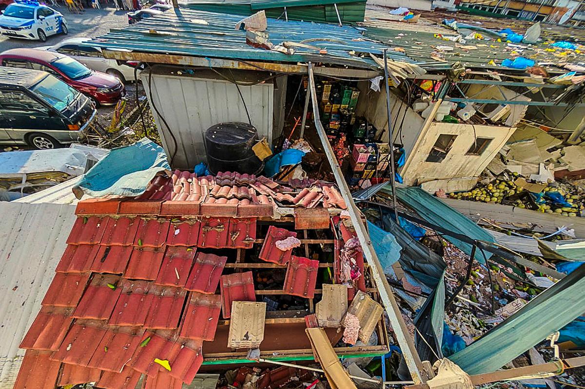 Shop, six cars damaged as carbide stored in fruit shop explodes