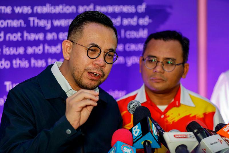 Sim donates RM160,000 to 16 mosques, surau in Penang 