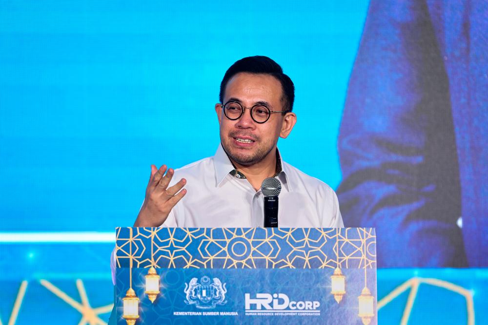 Sim donates RM90,000 to mosques in Permatang Pauh