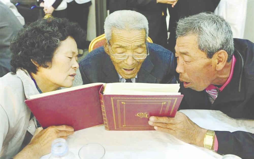 Simple guide for seniors to enjoy e-books