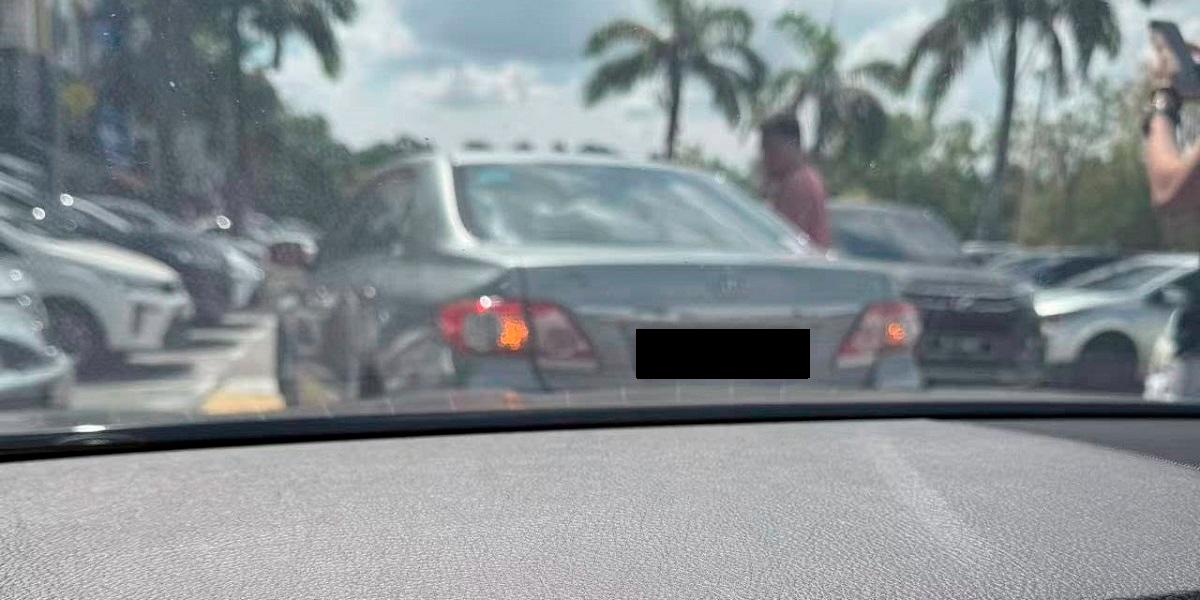 Singapore driver goes berserk on Malaysian couple in JB traffic drama Singapore driver goes berserk on Malaysian couple in JB traffic drama