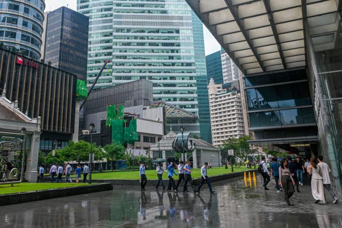 Singapore sees technical recession risk after Q1 contraction