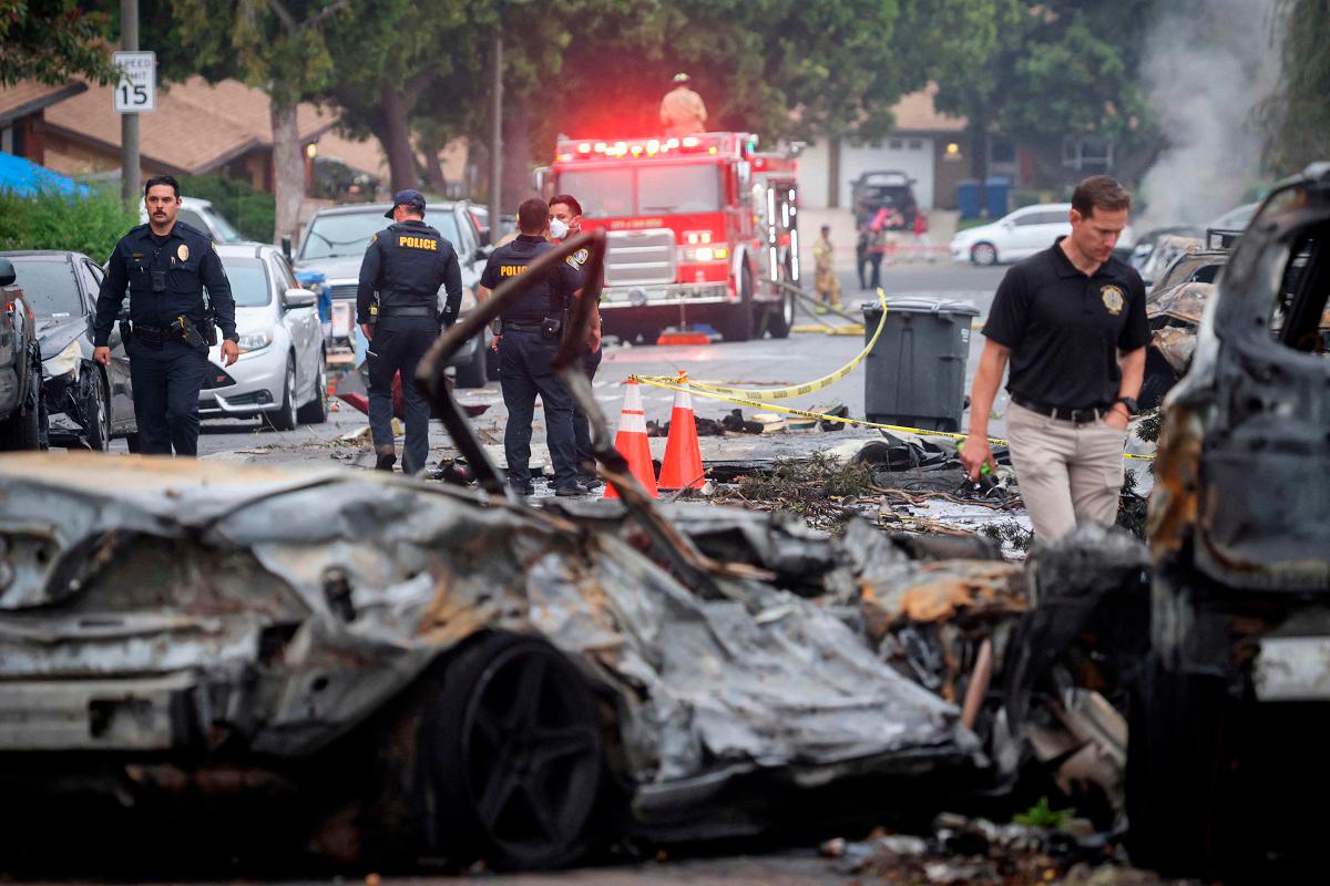 Small plane crashes into San Diego residential street Small plane crashes into San Diego residential street