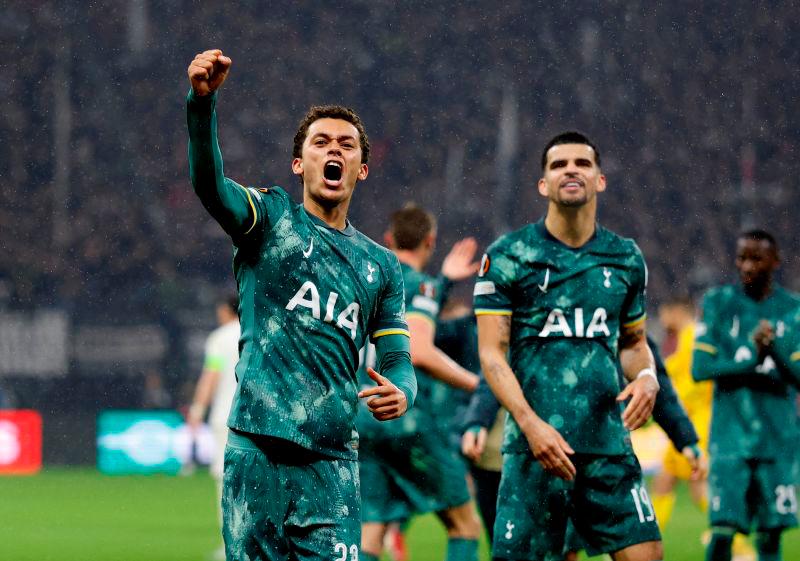 Solanke penalty sends Spurs to Europa League semis Solanke penalty sends Spurs to Europa League semis