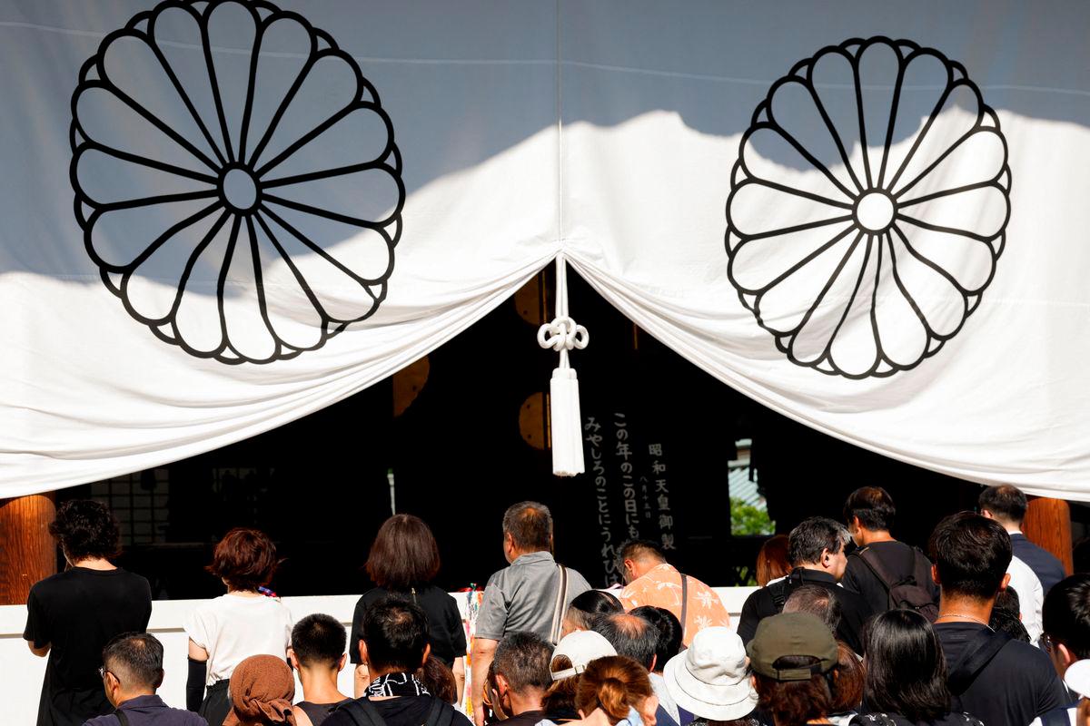South Korea criticises Japanese officials' visit to Tokyo war shrine South Korea criticises Japanese officials' visit to Tokyo war shrine
