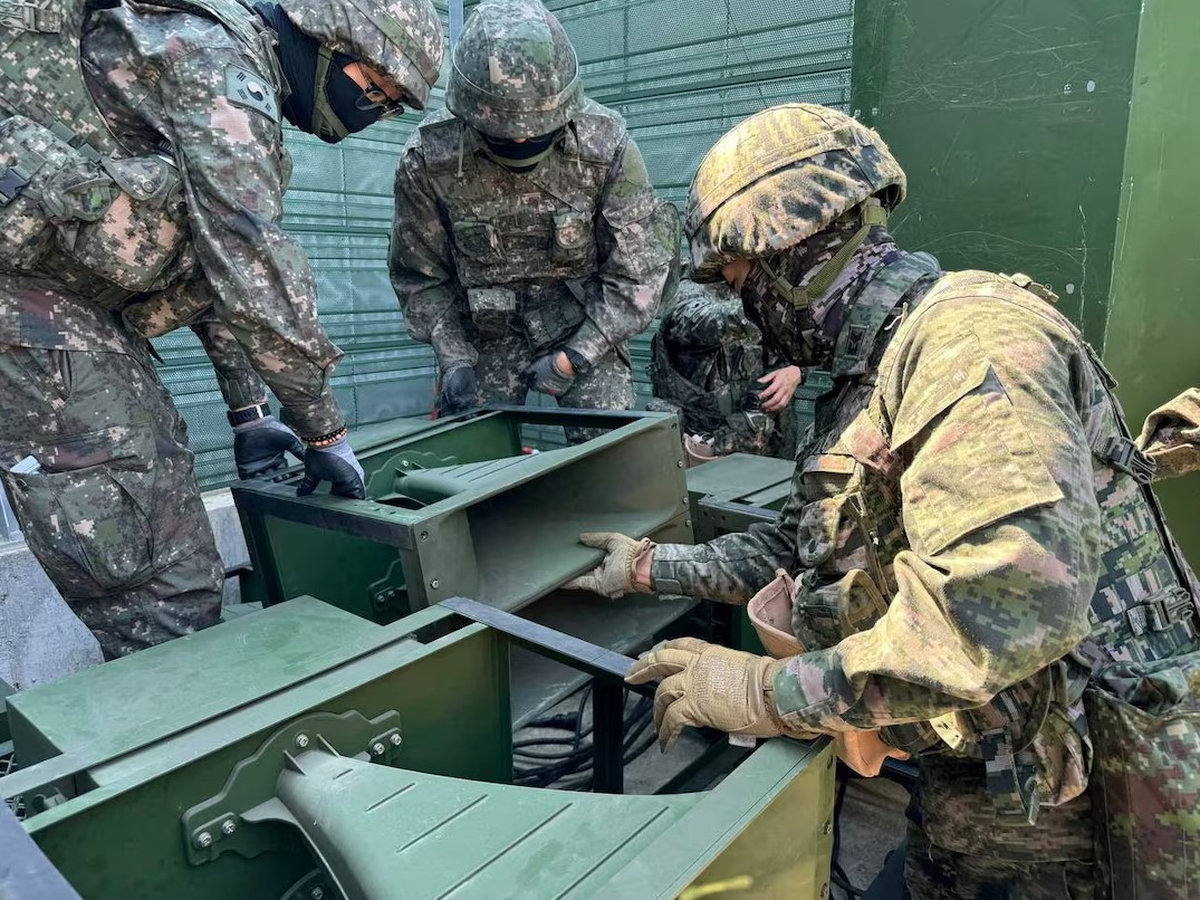South Korea removes border loudspeakers amid easing tensions with North South Korea removes border loudspeakers amid easing tensions with North