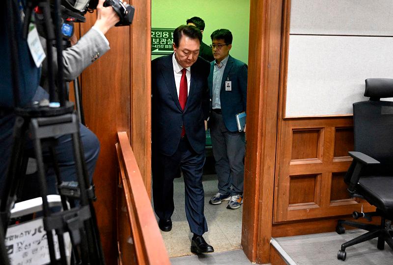 South Korean prosecutors raid ex-President Yoon’s private residence, Yonhap reports South Korean prosecutors raid ex-President Yoon’s private residence, Yonhap reports