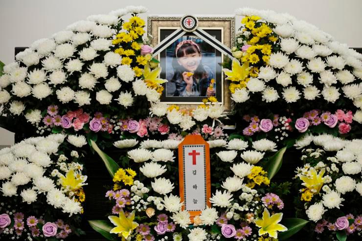 South Korean teacher suffering from depression fatally stabs 7-year-old girl South Korean teacher suffering from depression fatally stabs 7-year-old girl