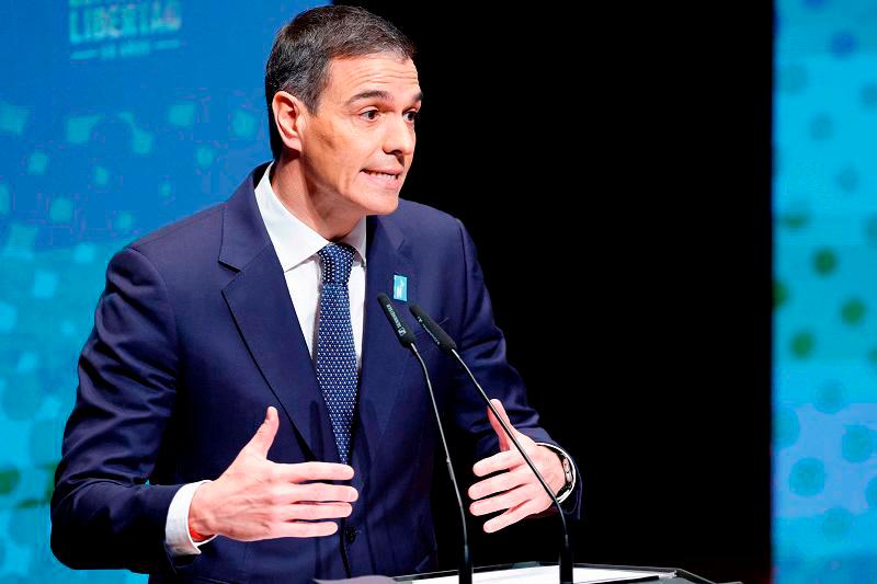Spain PM proposes 100 pct tax on homes bought by foreigners