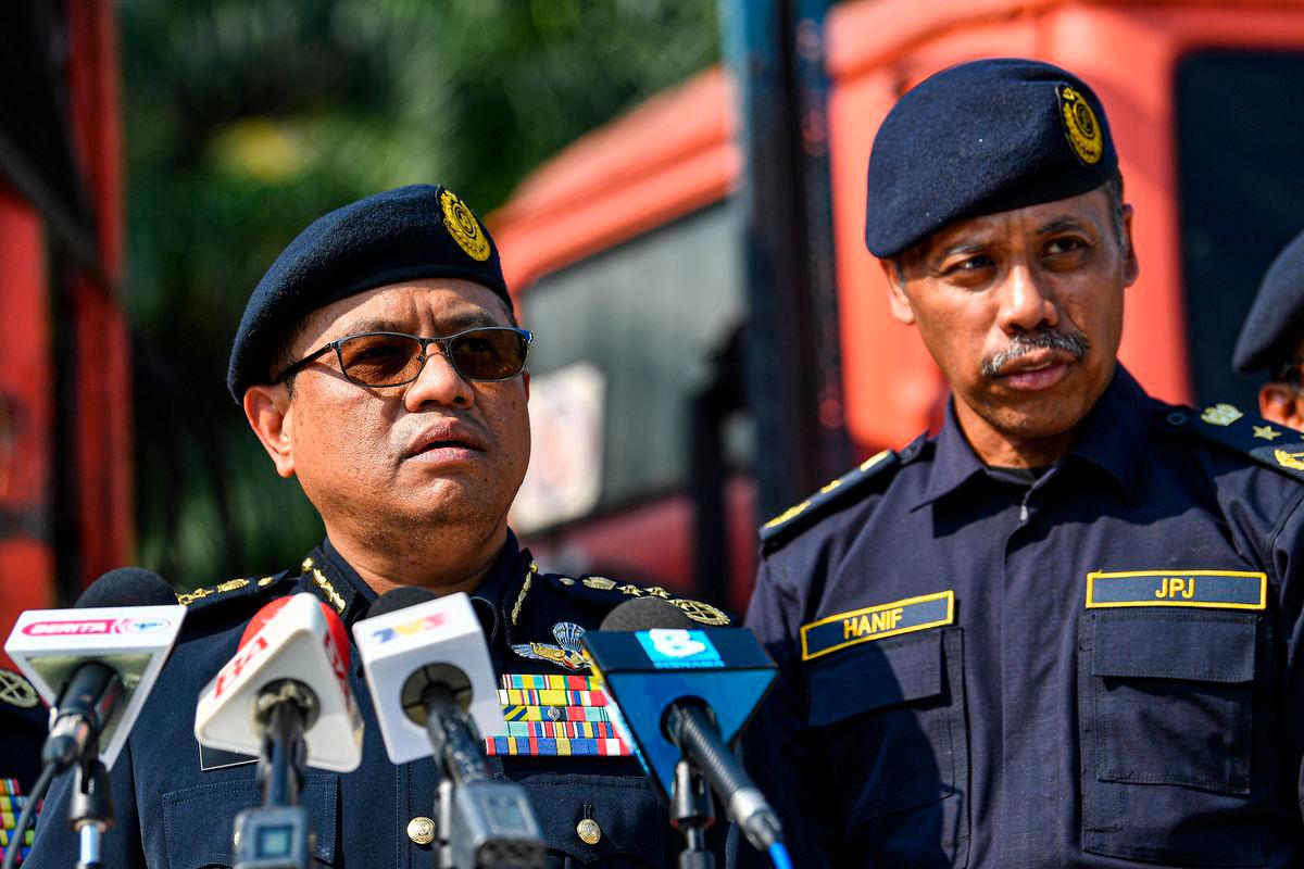 Spike in heavy vehicles hogging fast lane raises alarm