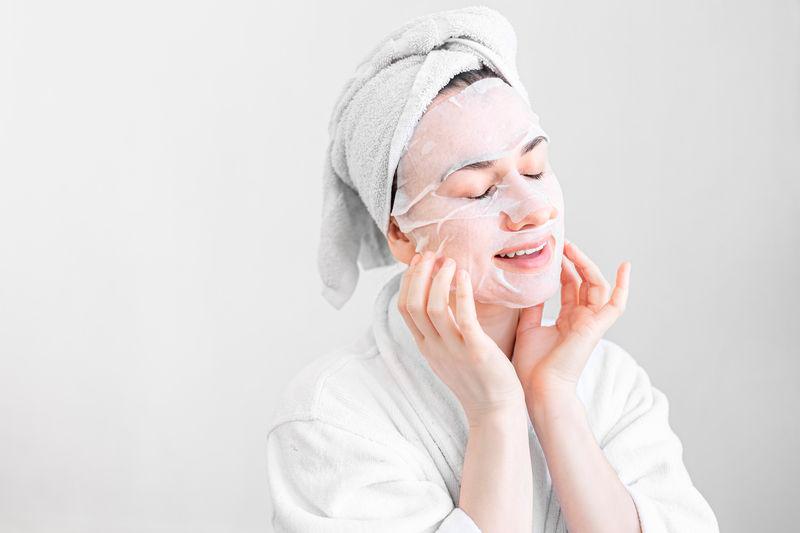 Spotting flawless myths in skincare advertisements