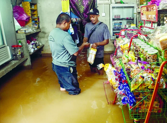 Staying_above_foodborne_illness_during_floods