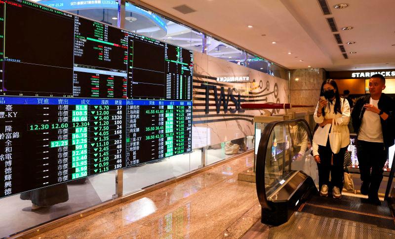 Stocks savaged as China retaliation to Trump tariffs fans trade war