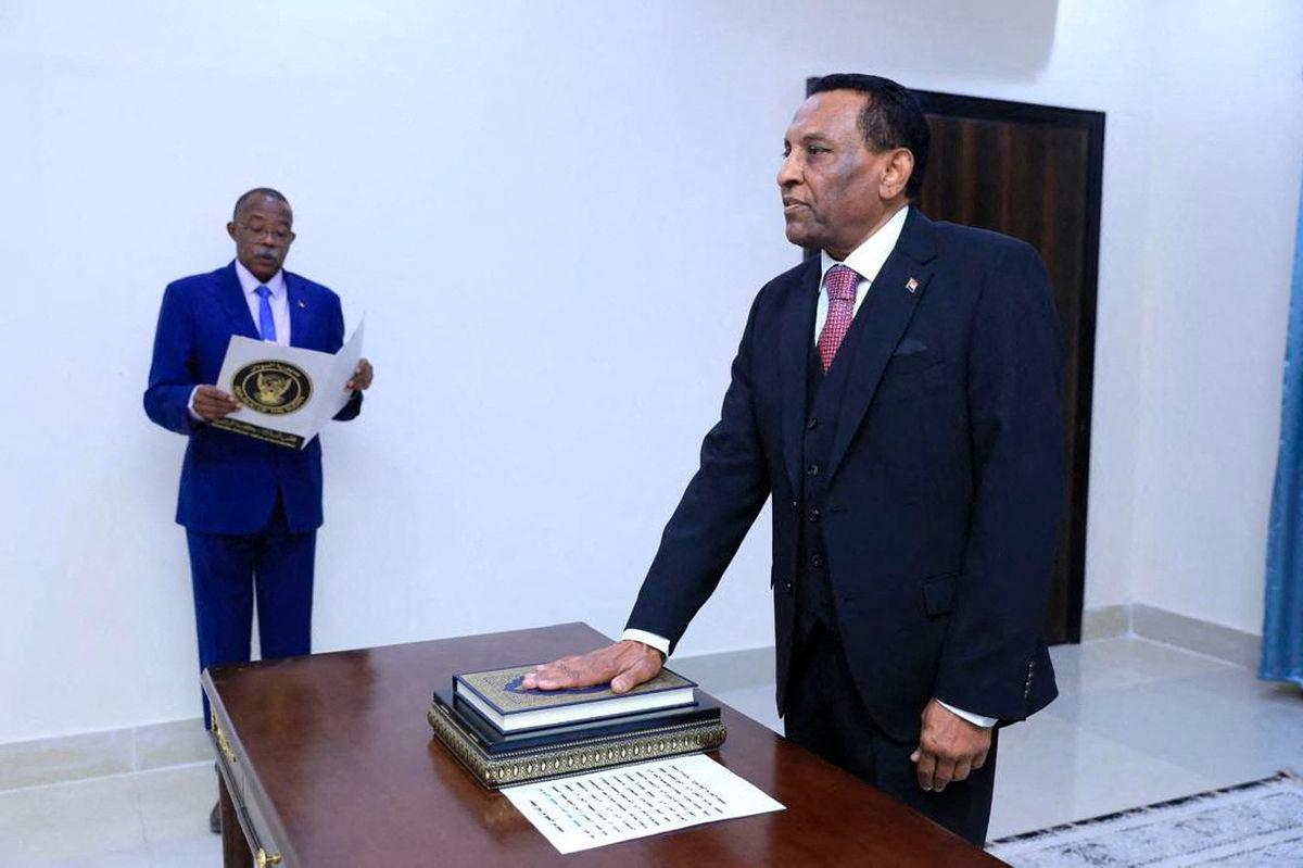 Sudan’s new PM takes constitutional oath Sudan’s new PM takes constitutional oath