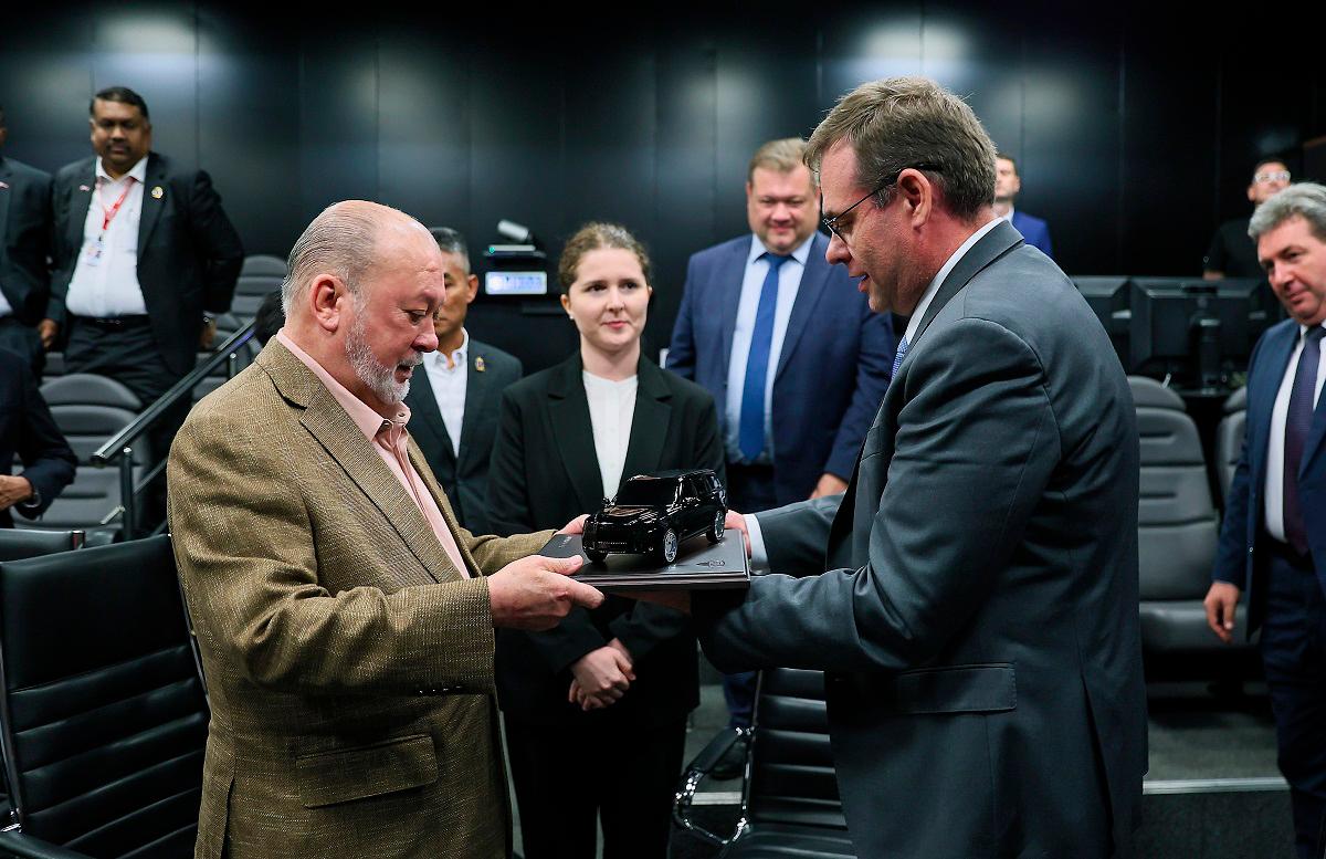 Sultan Ibrahim visits Russia’s leading automotive research centre in Moscow Sultan Ibrahim visits Russia’s leading automotive research centre in Moscow