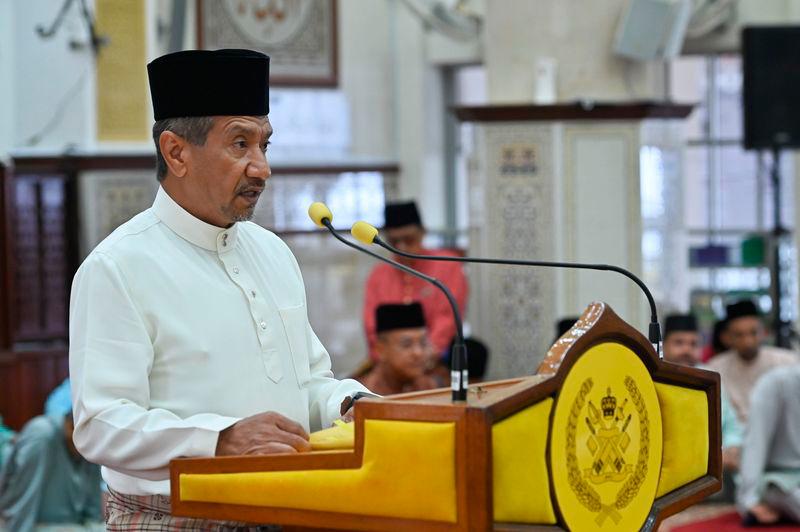 Sultan Mizan launches coffee table book on Setiu Wetlands