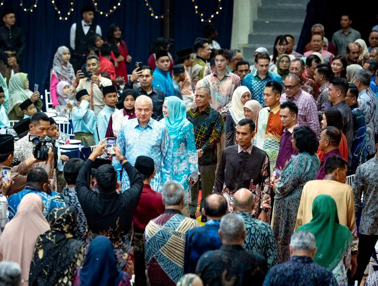 Sultan Nazrin arrives at Indera Mulia Stadium to grace Perak state level Aidilfitri celebration 