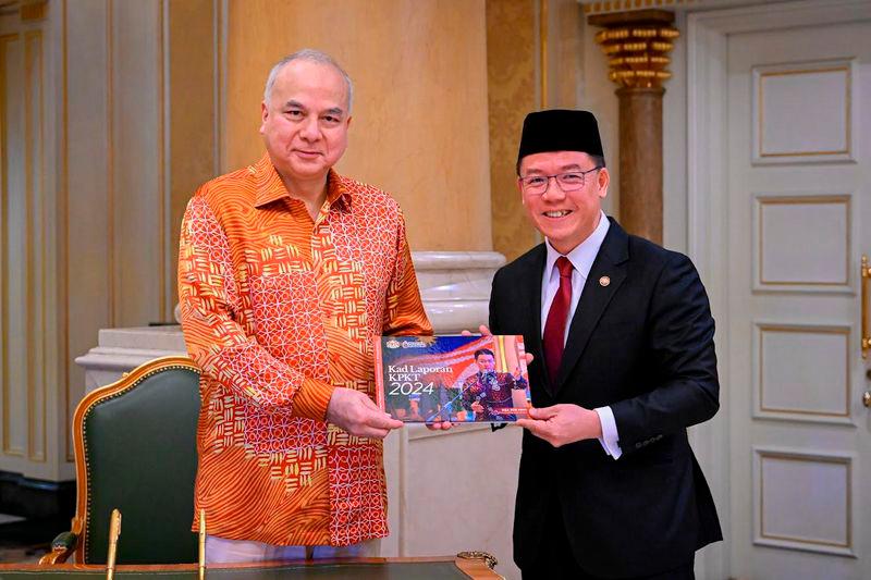 Sultan Nazrin congratulates KPKT for excellent performance