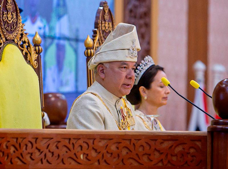 Sultan Nazrin expresses grief over Pak Lah’s passing, orders Perak flag flown at half-mast Sultan Nazrin expresses grief over Pak Lah’s passing, orders Perak flag flown at half-mast