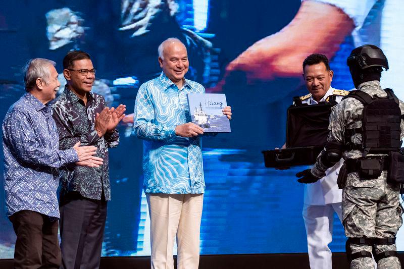 Sultan Nazrin launches book honouring MMEA’s 20th anniversary Sultan Nazrin launches book honouring MMEA’s 20th anniversary