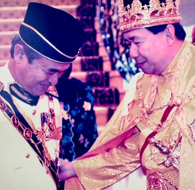 Sultan, Permaisuri Selangor express sadness, condolences over demise of Tun Abdullah