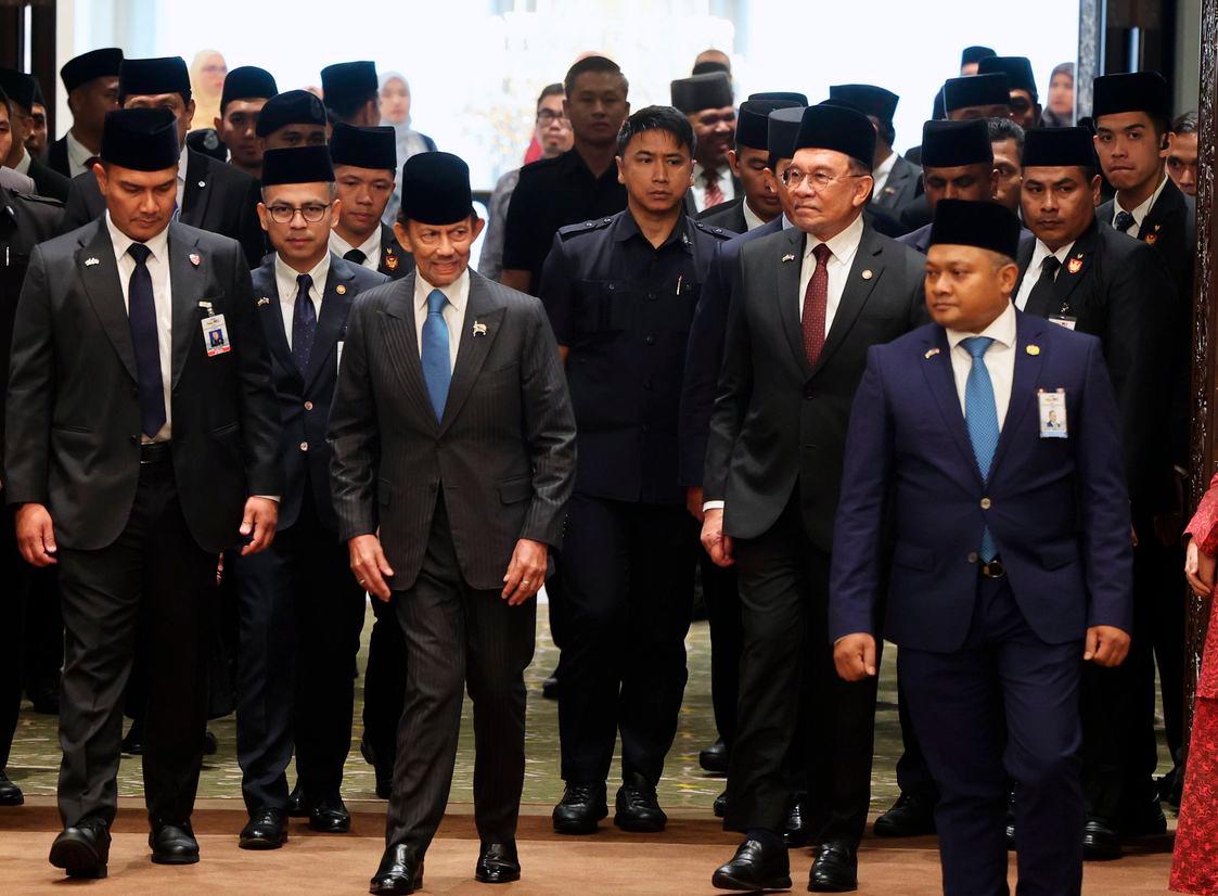 Sultan of Brunei concludes state visit to Malaysia after bilateral talks
