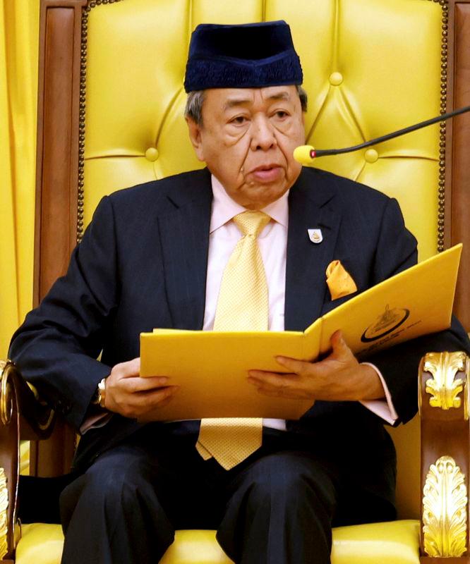 Sultan of Selangor laments rise in haj scams, calls for firm action