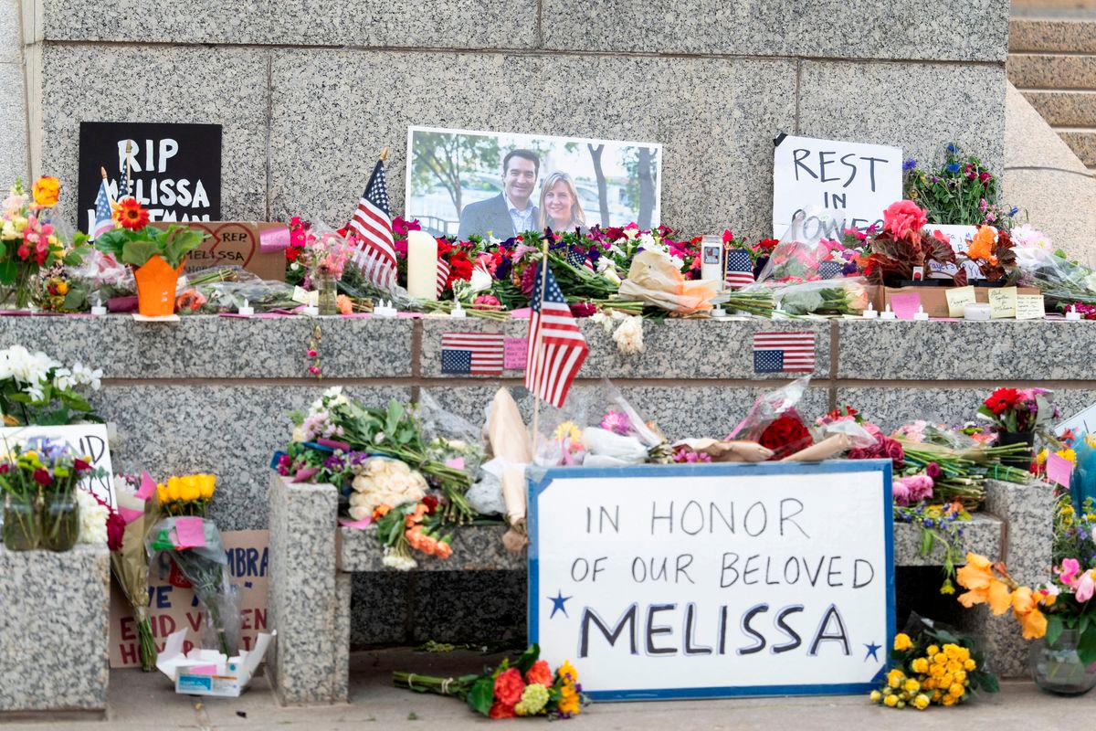 Suspect in custody after shooting Minnesota lawmakers while posing as officer, ABC News says Suspect in custody after shooting Minnesota lawmakers while posing as officer, ABC News says