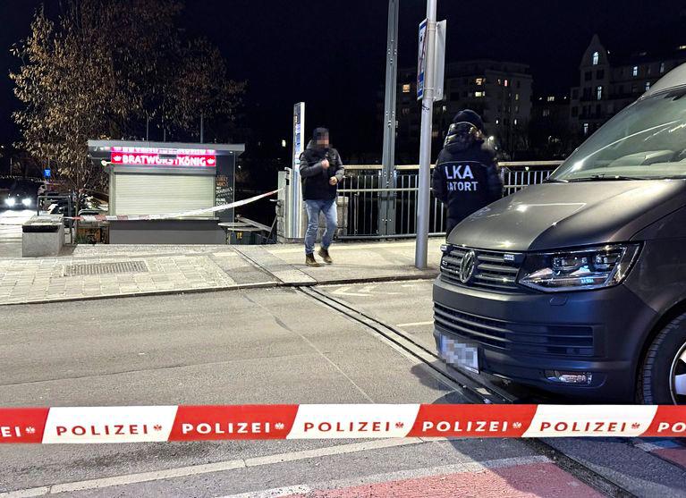Syrian stabs passersby in Austria, killing teenager, injuring four Syrian stabs passersby in Austria, killing teenager, injuring four