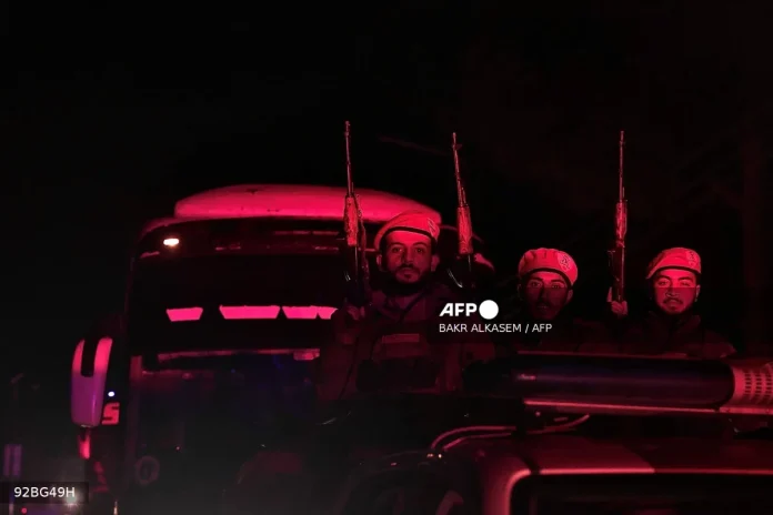 Syrian_forces_detain_300_Kurds__evacuate_fighters_from_Aleppo_district